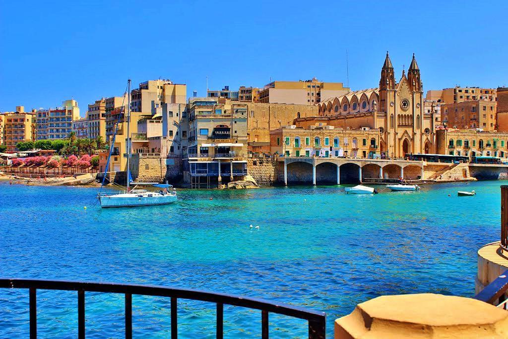 Apartment With Stunning Seaviews Sliema Kültér fotó
