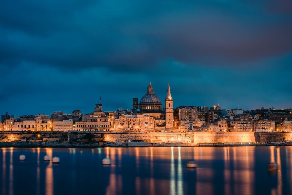 Apartment With Stunning Seaviews Sliema Kültér fotó