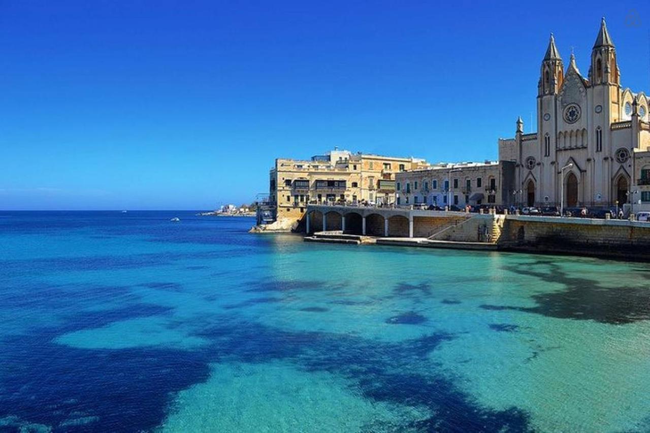 Apartment With Stunning Seaviews Sliema Kültér fotó