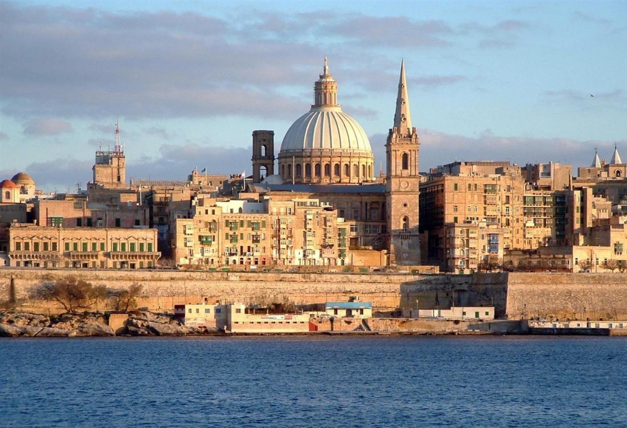 Apartment With Stunning Seaviews Sliema Kültér fotó