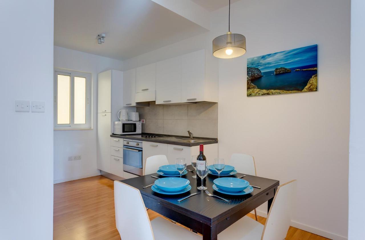 Apartment With Stunning Seaviews Sliema Kültér fotó