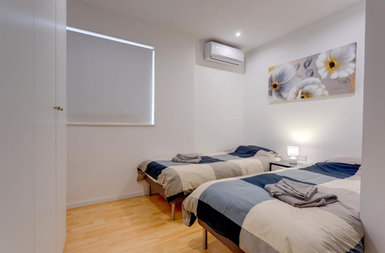 Apartment With Stunning Seaviews Sliema Kültér fotó