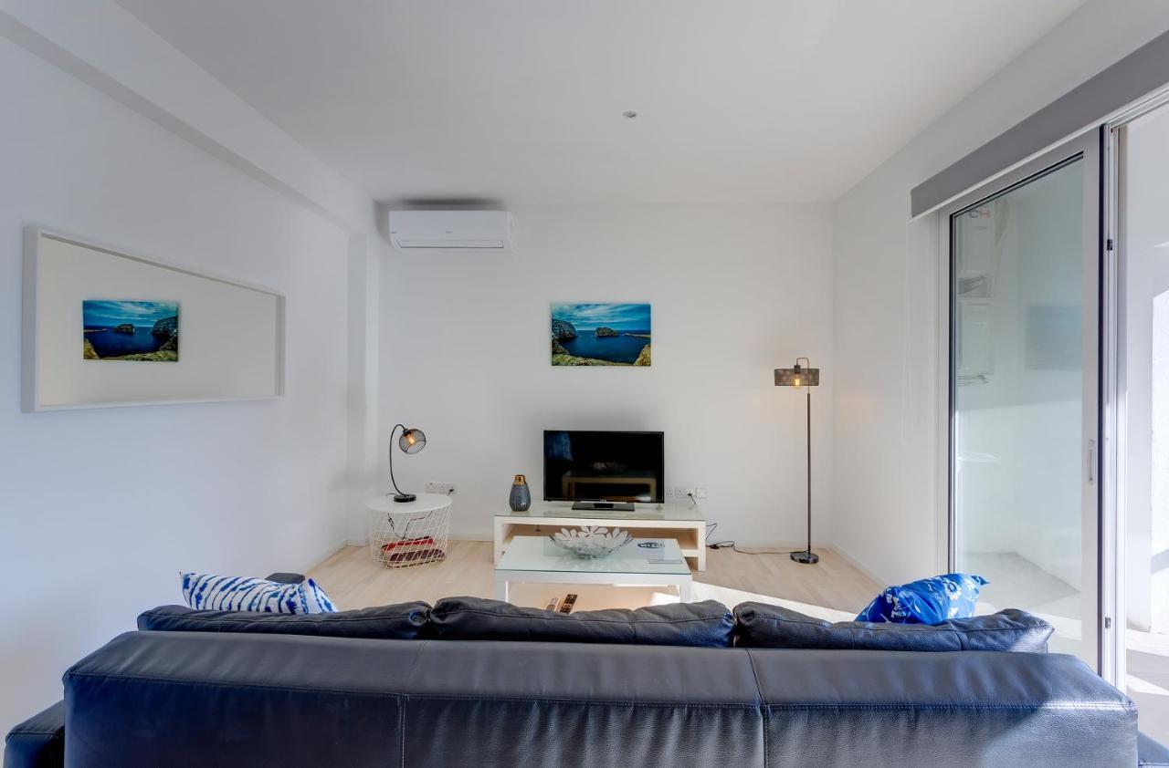 Apartment With Stunning Seaviews Sliema Kültér fotó