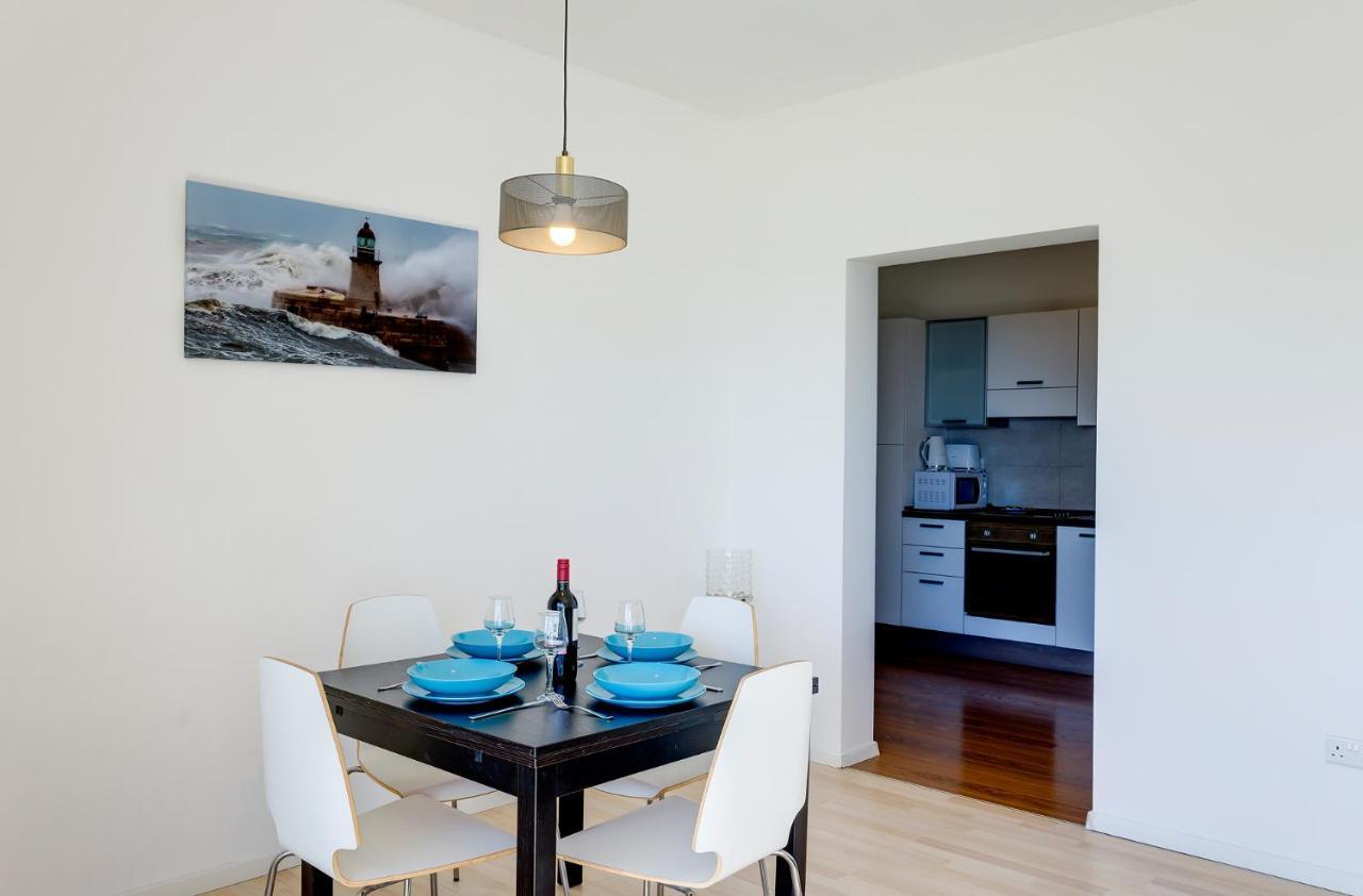 Apartment With Stunning Seaviews Sliema Kültér fotó