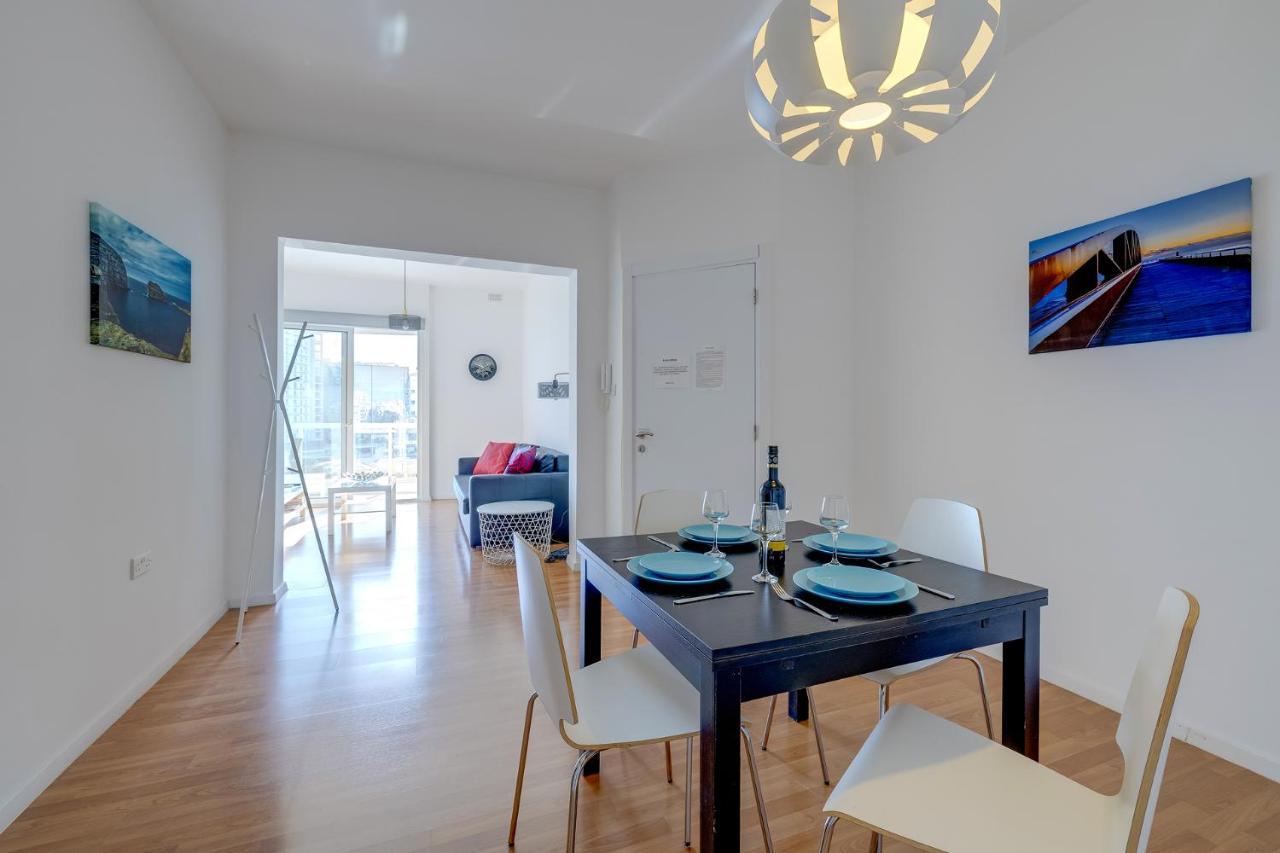 Apartment With Stunning Seaviews Sliema Kültér fotó