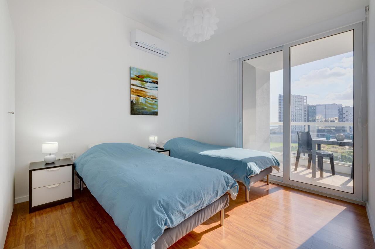 Apartment With Stunning Seaviews Sliema Kültér fotó