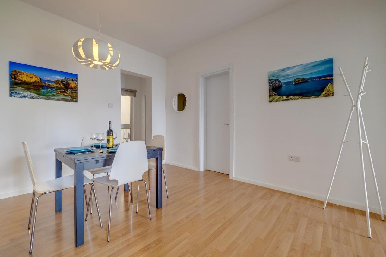 Apartment With Stunning Seaviews Sliema Kültér fotó