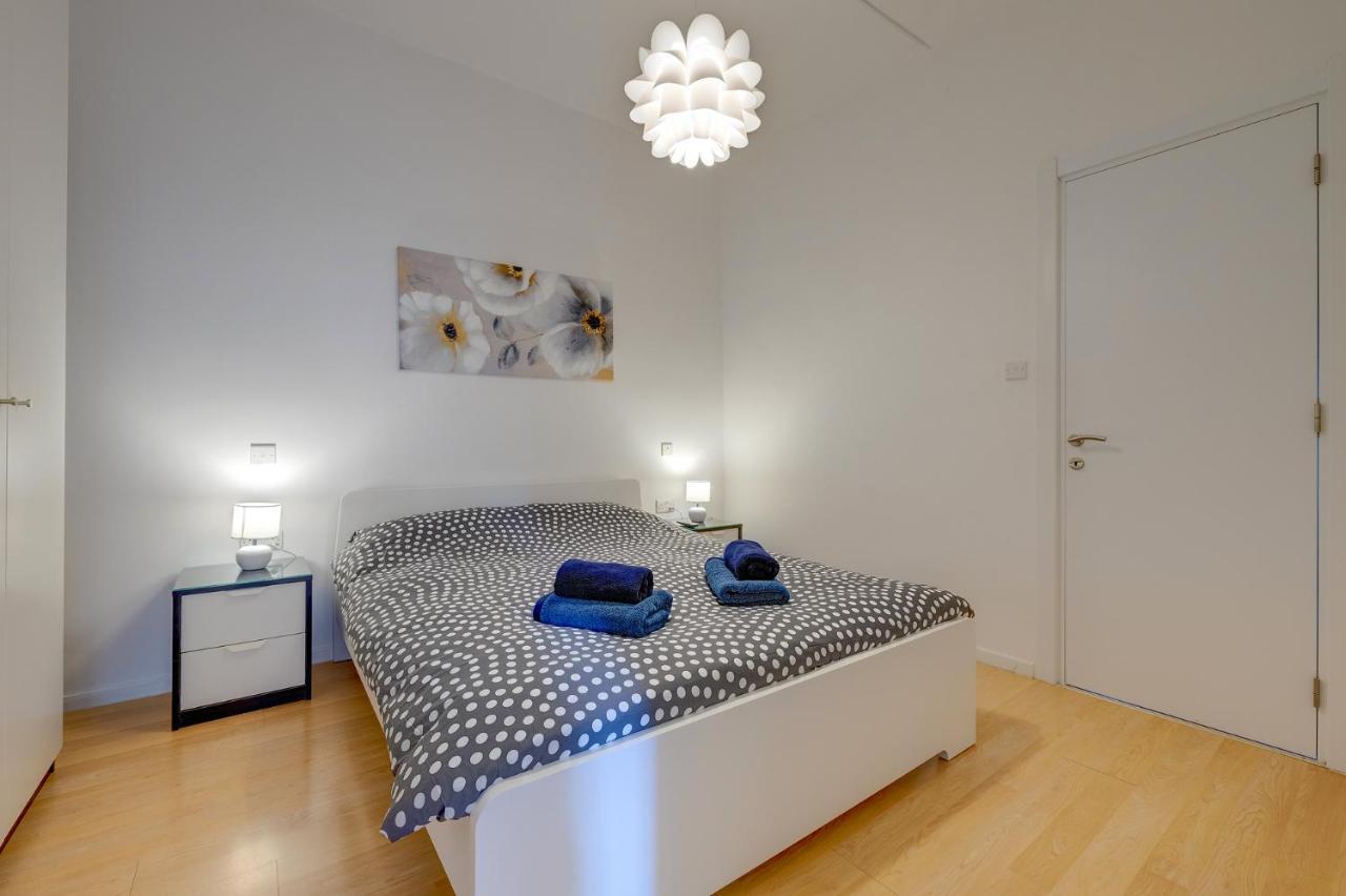 Apartment With Stunning Seaviews Sliema Kültér fotó